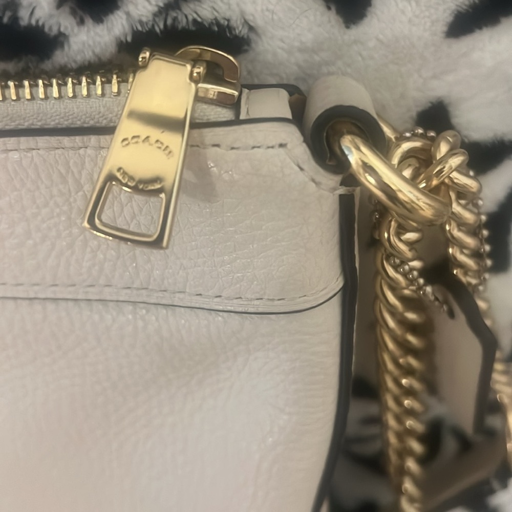Coach crossbody - Picture 4 of 9